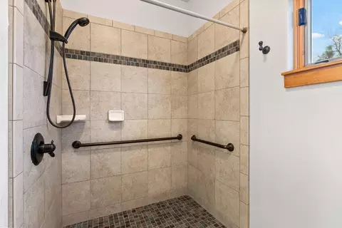 Bath - 66255 White Rock Loop, Bend, OR 97703 photo 6 of 10