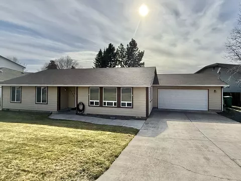 5704 Upland Dr, Klamath Falls, OR 97603