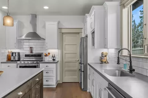 Kitchen - 60863 Garrison Dr, Bend, OR 97702 photo 5 of 5