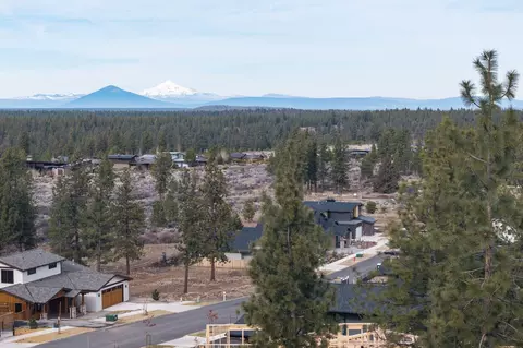 62507 NW Woodsman Loop, Bend, OR 97703 photo 2