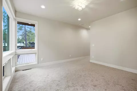 Bedroom - 60734 Golf Village Loop, Bend, OR 97702 photo 2 of 5