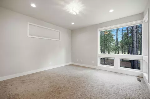 Bedroom - 60734 Golf Village Loop, Bend, OR 97702 photo 1 of 5