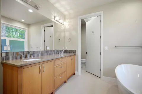 Bath - 60734 Golf Village Loop, Bend, OR 97702 photo 1 of 4