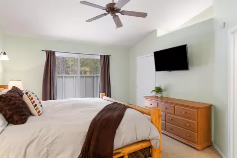 Bedroom - 55565 Wagon Master Way, Bend, OR 97707 photo 1 of 4