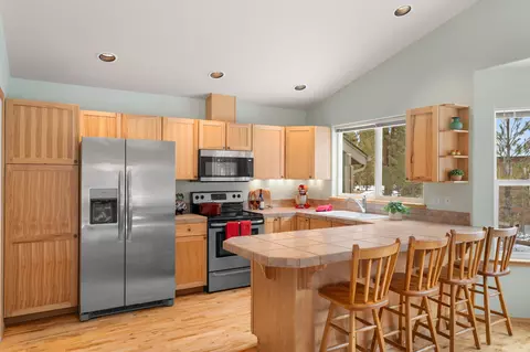 Kitchen - 55565 Wagon Master Way, Bend, OR 97707 photo 1 of 3