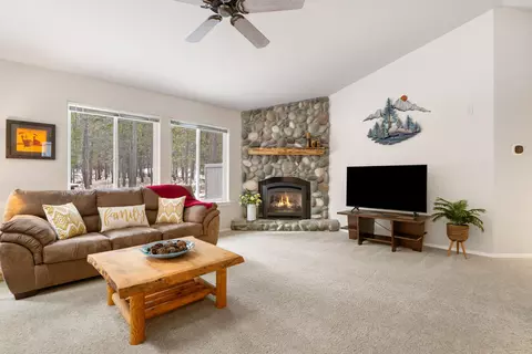 Living - 55565 Wagon Master Way, Bend, OR 97707 photo 2 of 3