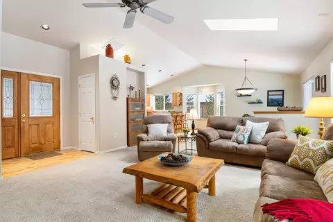 Entry Way - 55565 Wagon Master Way, Bend, OR 97707 photo 1 of 2
