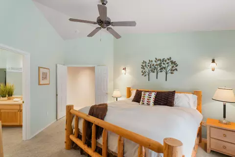Bedroom - 55565 Wagon Master Way, Bend, OR 97707 photo 2 of 4