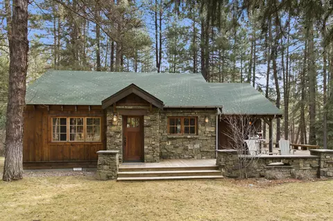 13375 SW Forest Service Rd #CABIN 20 - U2, Camp Sherman, OR 97730