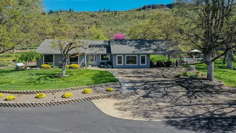 13290 Table Rock Rd, Central Point, OR 97502