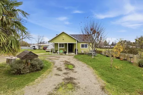 1129 Pinecroft Ave, Medford, OR 97501