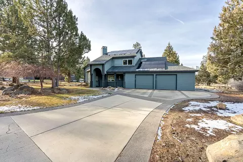 900 NW Chelsea Loop, Bend, OR 97703