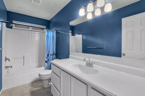 Bath - 19550 Brookside Way, Bend, OR 97702 photo 3 of 3