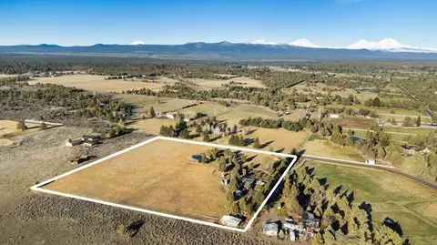 64726 Horseman Ln, Bend, OR 97703