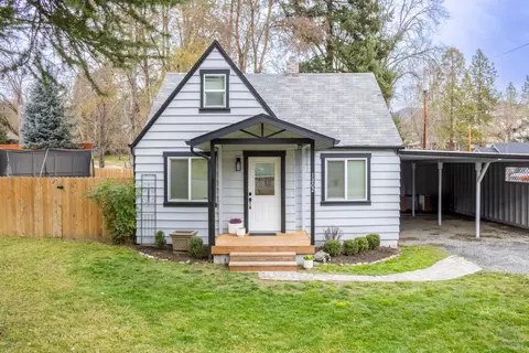 1202 NW B St, Grants Pass, OR 97526