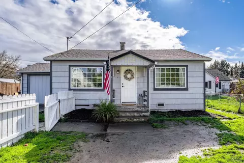 1107 SW Bridge St, Grants Pass, OR 97526