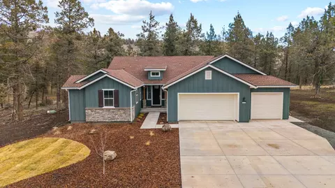 1211 Vine Maple Dr, Klamath Falls, OR 97601