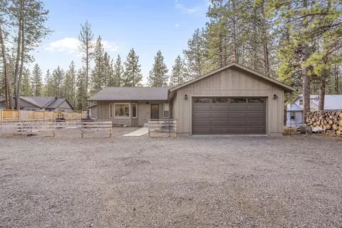 60059 Turquoise Rd, Bend, OR 97702