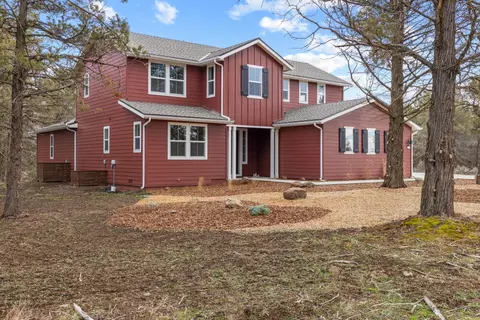 1217 Vine Maple Dr, Klamath Falls, OR 97601