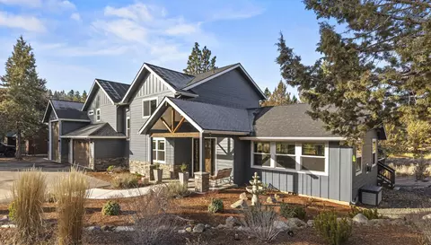 9536 Kestrel Rd, Klamath Falls, OR 97601