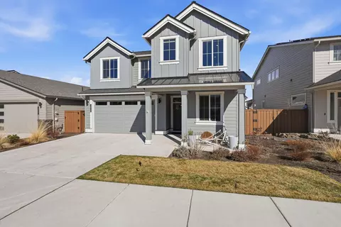 3026 NE Red Jasper Pl, Bend, OR 97701