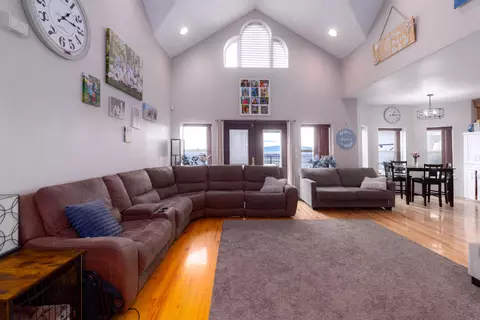 8131 Markgraf Ln, Klamath Falls, OR 97603