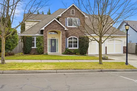 3620 Calle Vista Dr, Medford, OR 97504