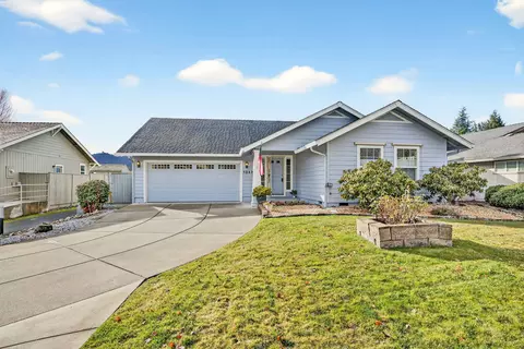 1247 Shafer Ln, Medford, OR 97501