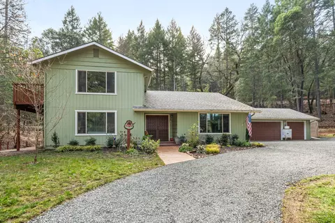 304 Woodlake Dr, Grants Pass, OR 97527
