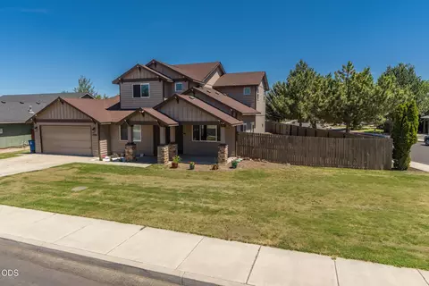 2146 NW 22nd St, Redmond, OR 97756