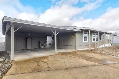298 Whispering Willow Dr, Grants Pass, OR 97527