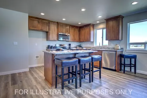 Kitchen - 4722 Gebhard Rd, Central Point, OR 97502 photo 2 of 5