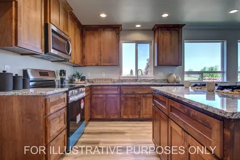 Kitchen - 4722 Gebhard Rd, Central Point, OR 97502 photo 4 of 5