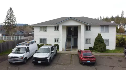 10 Dion Ct, Shady Cove, OR 97539