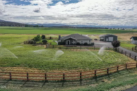 8933 NW Elizabeth Way, Prineville, OR 97754