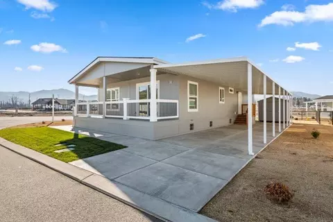300 Luman Rd #200, Phoenix, OR 97535