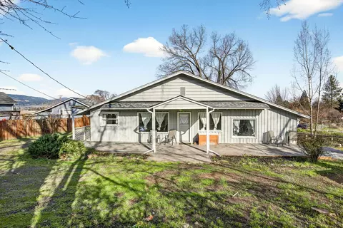 3418 S Stage Rd, Medford, OR 97501