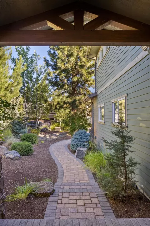 2927 NW Celilo Ln, Bend, OR 97703 | MLS# 220215739 | 42 Photos