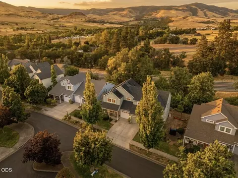 144 Crocker St, Ashland, OR 97520