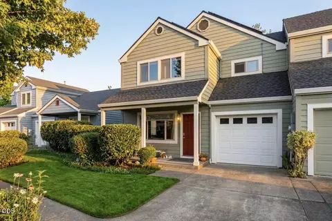 144 Crocker St, Ashland, OR 97520