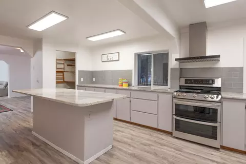 Kitchen - 14731 Longleaf Pne, La Pine, OR 97739 photo 1 of 5