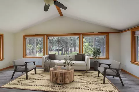 Living - 14731 Longleaf Pne, La Pine, OR 97739 photo 3 of 4