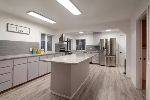 Kitchen - 14731 Longleaf Pne, La Pine, OR 97739 photo 4 of 5