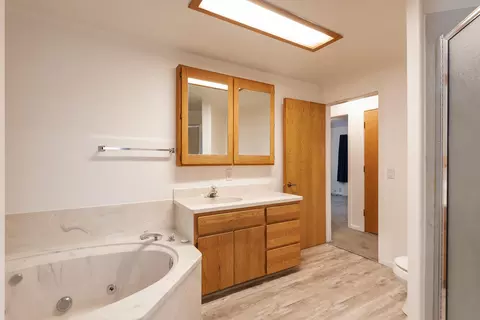 Bath - 14731 Longleaf Pne, La Pine, OR 97739 photo 2 of 4