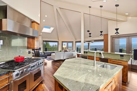 Kitchen - 1627 NW Summit Dr, Bend, OR 97703 photo 1 of 19