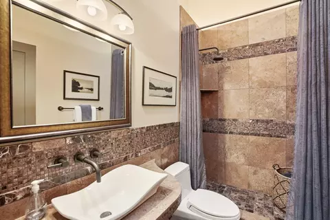 Bath - 1627 NW Summit Dr, Bend, OR 97703 photo 1 of 8