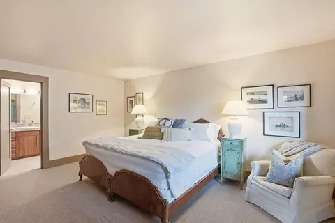 Bedroom - 1627 NW Summit Dr, Bend, OR 97703 photo 3 of 5