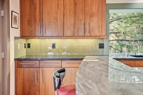 Kitchen - 1627 NW Summit Dr, Bend, OR 97703 photo 11 of 19