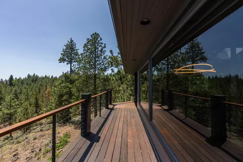 Exterior - 1627 NW Summit Dr, Bend, OR 97703 photo 3 of 4