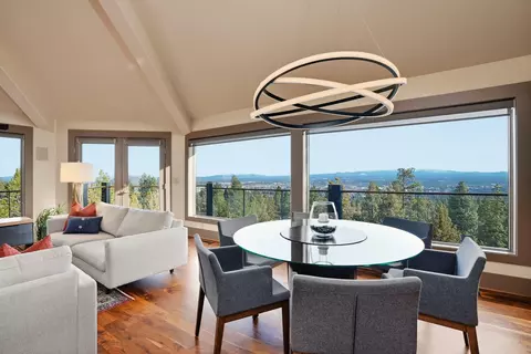 Dining - 1627 NW Summit Dr, Bend, OR 97703 photo 1 of 4